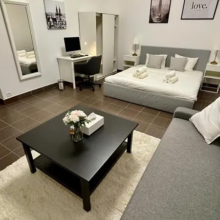 Stunning In 3 Apartment Prague